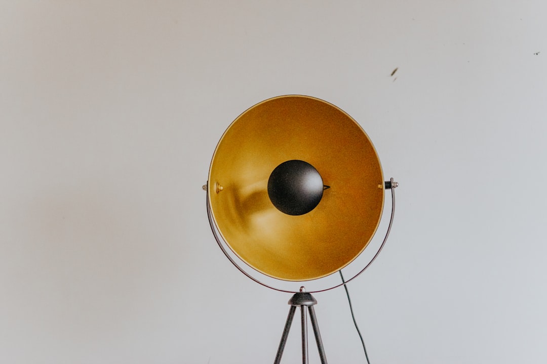Photo tripod standing lamp